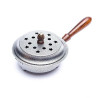 Żelazna kadzielnica z drewnianym uchwytem